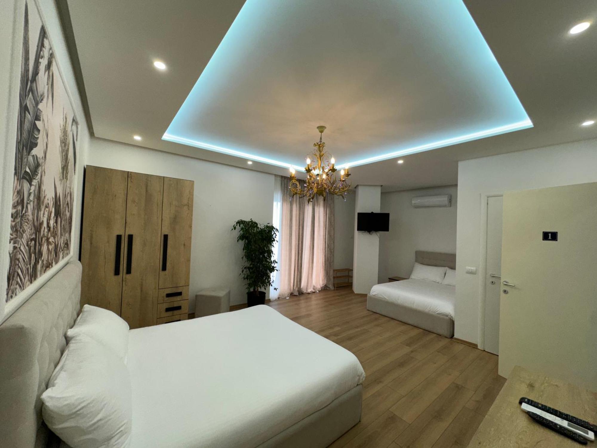 Villa D Hotel-Restaurant-Private Beach Durrës Buitenkant foto